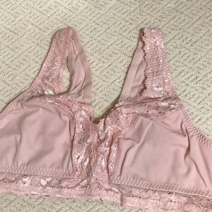 2 Breezies bras